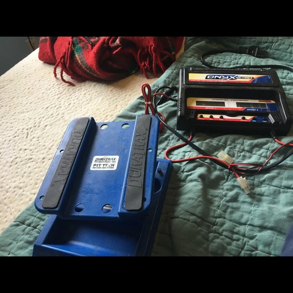 Duratrax Onyx 240 AC/DC Dual Charger w/LCD